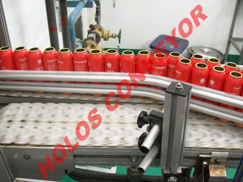 　　從國(guó)內(nèi)的實(shí)際應(yīng)用情況來看，皮帶輸送機(jī)的絞車?yán)o和液壓拉緊可以實(shí)現(xiàn)自動(dòng)控制并且拉緊力可以調(diào)節(jié)，重錘拉緊裝置有著較高的安全可靠性。隨著工業(yè)和技術(shù)的發(fā)展，并且有著長(zhǎng)距離、大運(yùn)量、高帶速特征的大型皮帶輸送機(jī)已經(jīng)成為發(fā)展主流，由此對(duì)拉緊裝置提出了更高的要求，傳統(tǒng)的拉緊裝置逐漸顯示出其缺點(diǎn)，技術(shù)人員已將對(duì)拉緊裝置的研究方向逐步轉(zhuǎn)入到自動(dòng)拉緊領(lǐng)域。如中礦業(yè)大學(xué)開發(fā)的YZL系列皮帶輸送機(jī)液壓絞車式自動(dòng)拉緊裝置，它能根據(jù)帶式輸送機(jī)起動(dòng)加速階段和平穩(wěn)運(yùn)行階段對(duì)輸送帶拉力的不同要求，提供相應(yīng)的輸送帶拉力，并且在輸送帶拉力發(fā)生變化時(shí)準(zhǔn)確監(jiān)測(cè)并且及時(shí)的自動(dòng)調(diào)整。